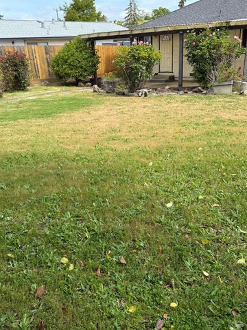 525 Minahen St N, Napa, CA 94559