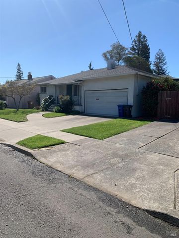 525 Minahen St N, Napa, CA 94559