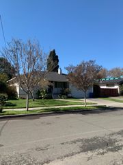 525 Minahen St N, Napa, CA 94559