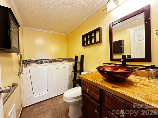 7447 US 64 Highway 2, Morganton, NC 28655