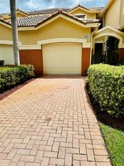 3878 Tree Top Dr, Weston, FL 33332