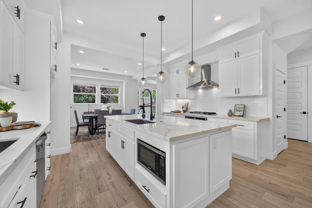 3705 Mackenzie Ln, Carmichael, CA 95608
