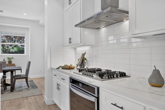 3705 Mackenzie Ln, Carmichael, CA 95608