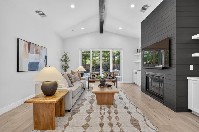 3705 Mackenzie Ln, Carmichael, CA 95608