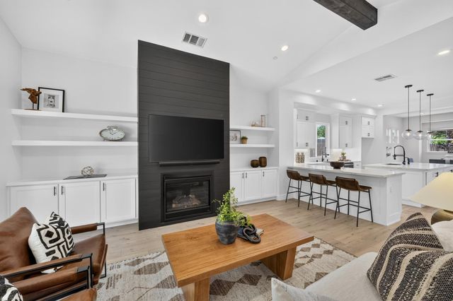 3705 Mackenzie Ln, Carmichael, CA 95608