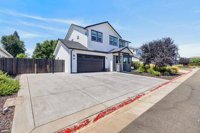 3705 Mackenzie Ln, Carmichael, CA 95608