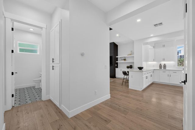 3705 Mackenzie Ln, Carmichael, CA 95608
