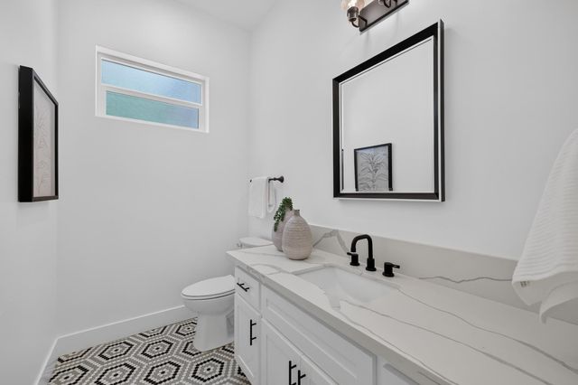 3705 Mackenzie Ln, Carmichael, CA 95608