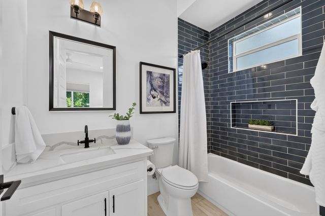 3705 Mackenzie Ln, Carmichael, CA 95608