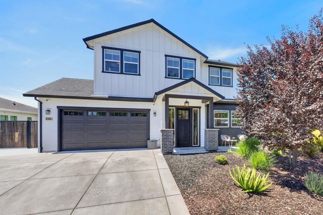 3705 Mackenzie Ln, Carmichael, CA 95608