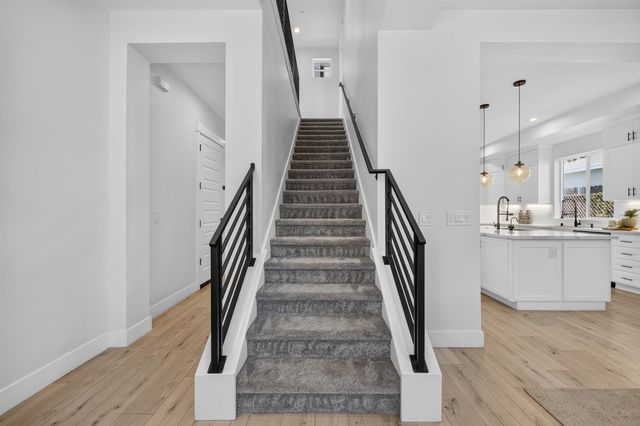 3705 Mackenzie Ln, Carmichael, CA 95608