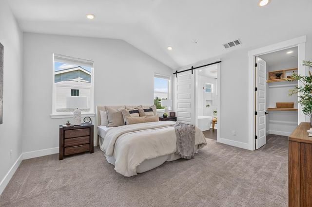 3705 Mackenzie Ln, Carmichael, CA 95608