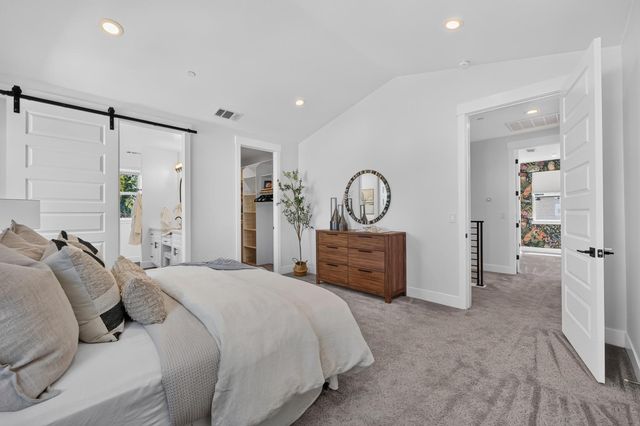 3705 Mackenzie Ln, Carmichael, CA 95608