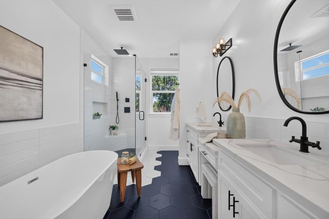 3705 Mackenzie Ln, Carmichael, CA 95608
