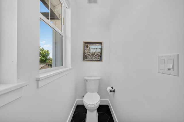 3705 Mackenzie Ln, Carmichael, CA 95608