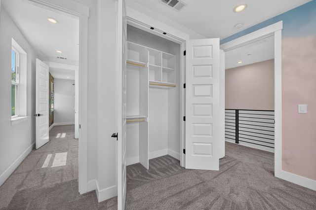 3705 Mackenzie Ln, Carmichael, CA 95608