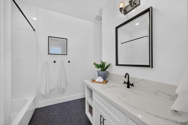 3705 Mackenzie Ln, Carmichael, CA 95608
