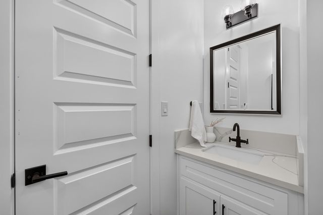 3705 Mackenzie Ln, Carmichael, CA 95608