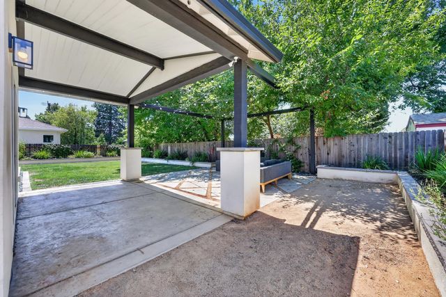 3705 Mackenzie Ln, Carmichael, CA 95608