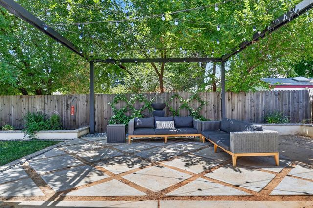 3705 Mackenzie Ln, Carmichael, CA 95608
