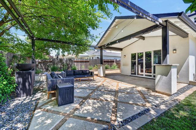 3705 Mackenzie Ln, Carmichael, CA 95608