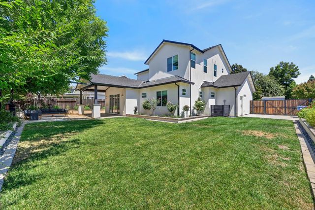 3705 Mackenzie Ln, Carmichael, CA 95608