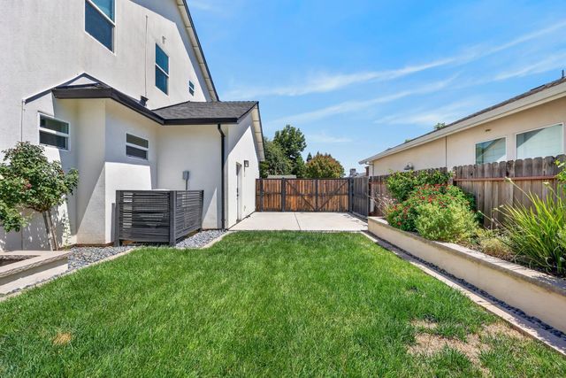 3705 Mackenzie Ln, Carmichael, CA 95608
