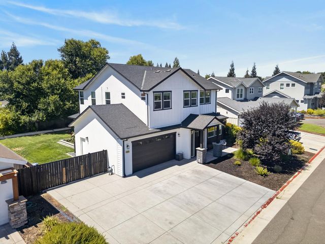 3705 Mackenzie Ln, Carmichael, CA 95608