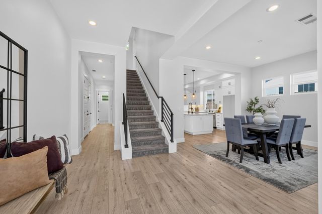3705 Mackenzie Ln, Carmichael, CA 95608