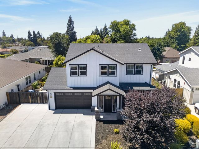 3705 Mackenzie Ln, Carmichael, CA 95608