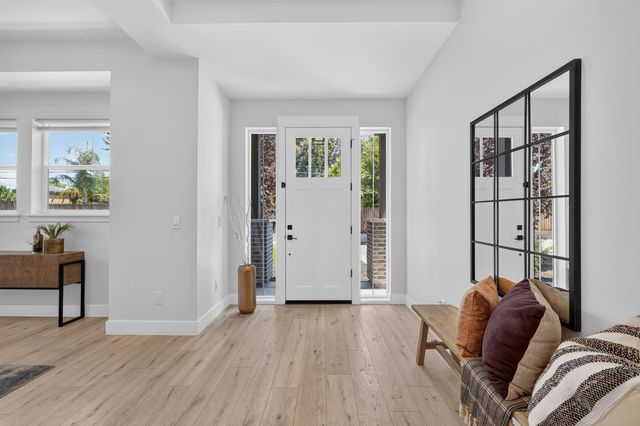3705 Mackenzie Ln, Carmichael, CA 95608