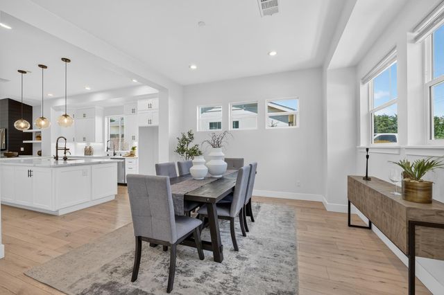 3705 Mackenzie Ln, Carmichael, CA 95608