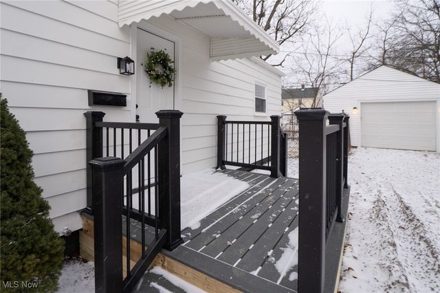 236 Adams Avenue, Cuyahoga Falls, OH 44221