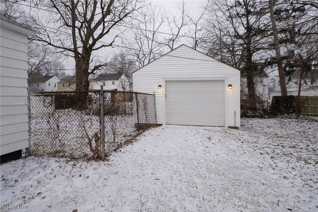 236 Adams Avenue, Cuyahoga Falls, OH 44221