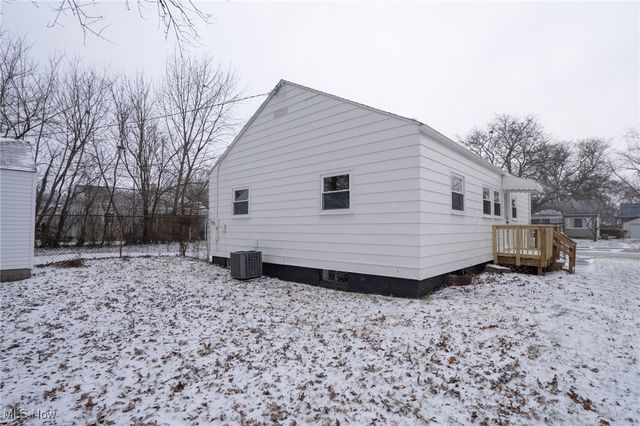 236 Adams Avenue, Cuyahoga Falls, OH 44221