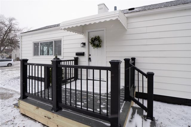 236 Adams Avenue, Cuyahoga Falls, OH 44221