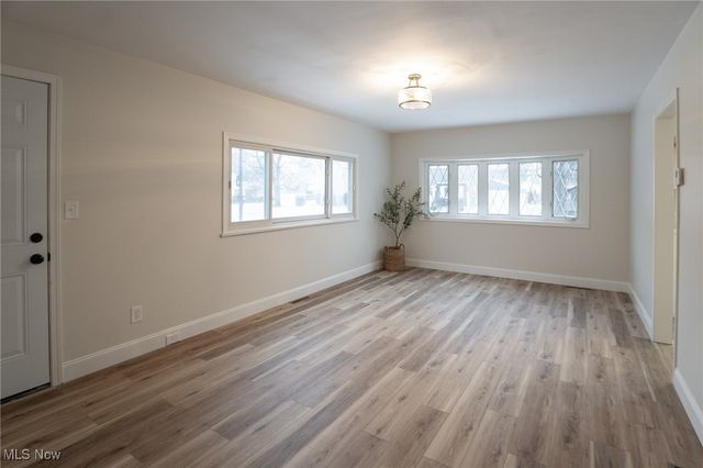 236 Adams Avenue, Cuyahoga Falls, OH 44221