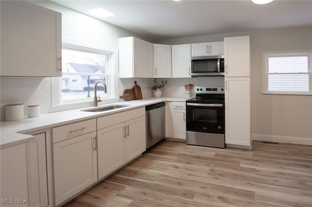 236 Adams Avenue, Cuyahoga Falls, OH 44221