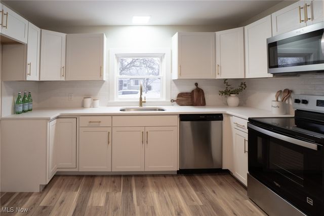 236 Adams Avenue, Cuyahoga Falls, OH 44221