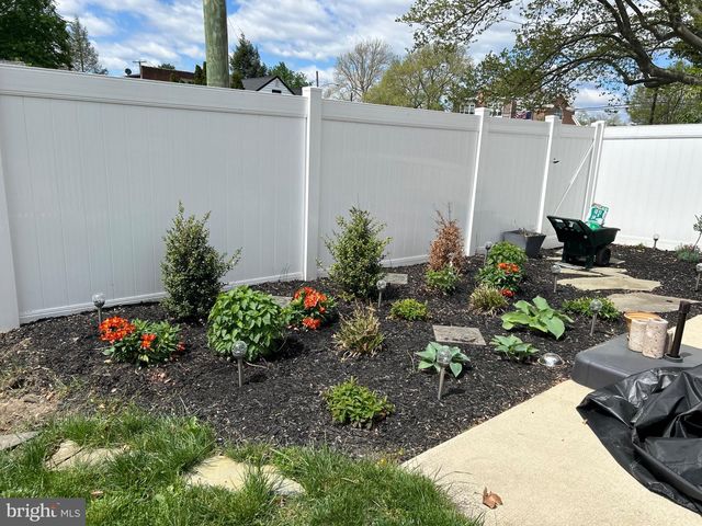 237 BROADWAY, Laurel Springs, NJ 08021