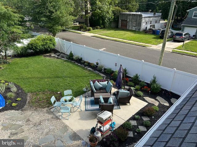 237 BROADWAY, Laurel Springs, NJ 08021