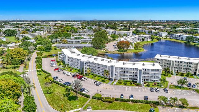 2114 Oakridge V, Deerfield Beach, FL 33442