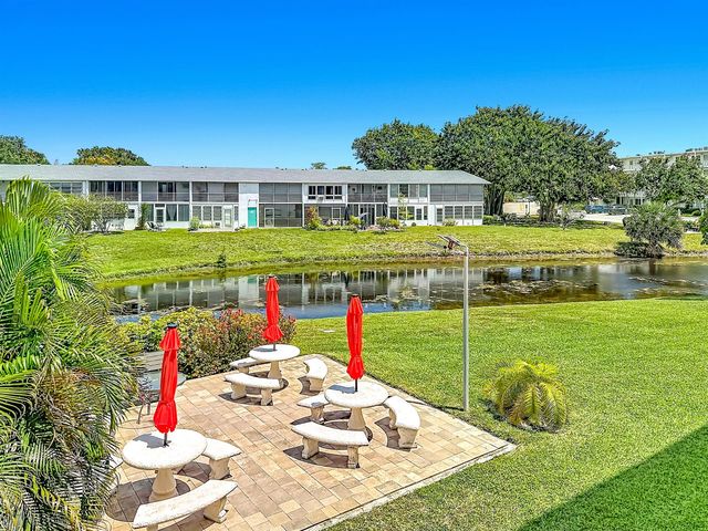 2114 Oakridge V, Deerfield Beach, FL 33442