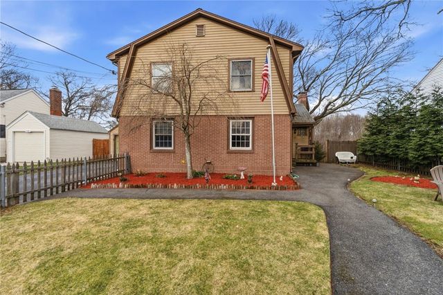 109 Pinecrest Drive, Pawtucket, RI 02861