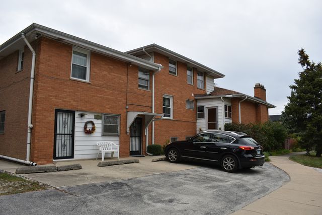 8435 S 81st Avenue 1, Justice, IL 60458