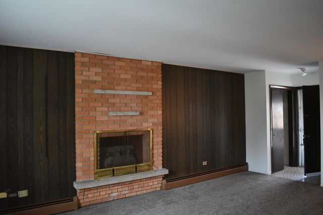 8435 S 81st Avenue 1, Justice, IL 60458