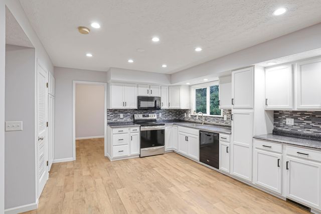 2100 Dunkeld Drive, Grove City, OH 43123
