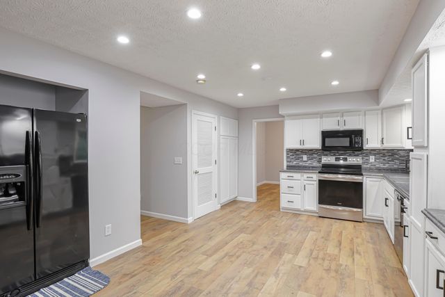 2100 Dunkeld Drive, Grove City, OH 43123