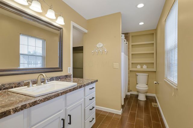 2100 Dunkeld Drive, Grove City, OH 43123