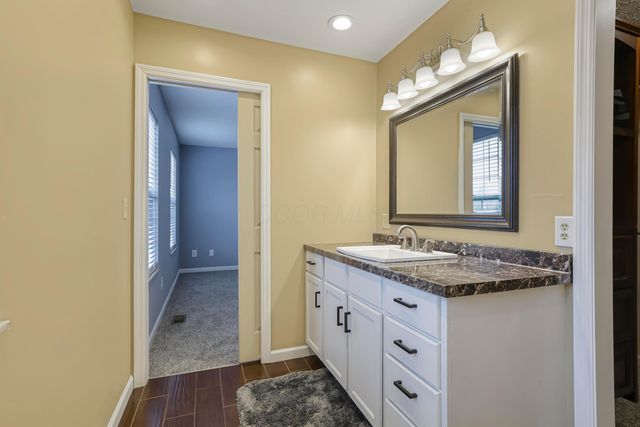 2100 Dunkeld Drive, Grove City, OH 43123